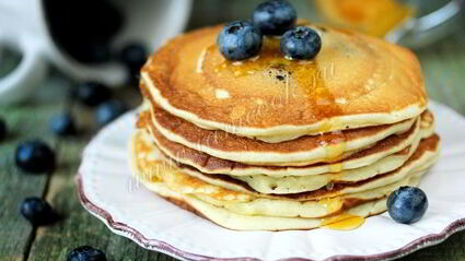 панкейки с голубикой