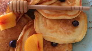 Панкейки с нектаринами