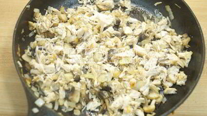 запеченные блины с курицей и грибами