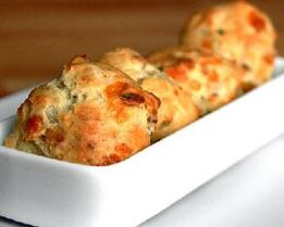 Булочки с беконом и сыром