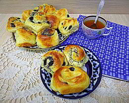 Булочки с изюмом и маком на сдобном тесте