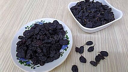 булочки с изюмом и маком на сдобном тесте