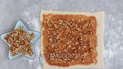 булочки с корицей из слоеного теста