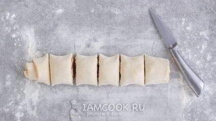 булочки с корицей из слоеного теста