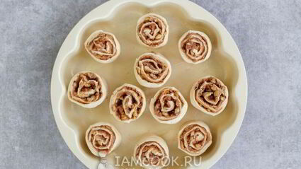 булочки с корицей из слоеного теста