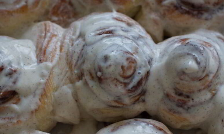 Рецепт булочки с корицей в сметанной заливке