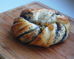 Булочки с маком и изюмом