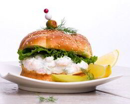 Булочки с салатом и креветками