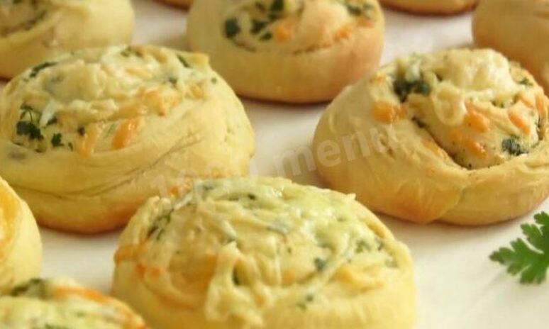 Рецепт булочки с сыром и чесноком