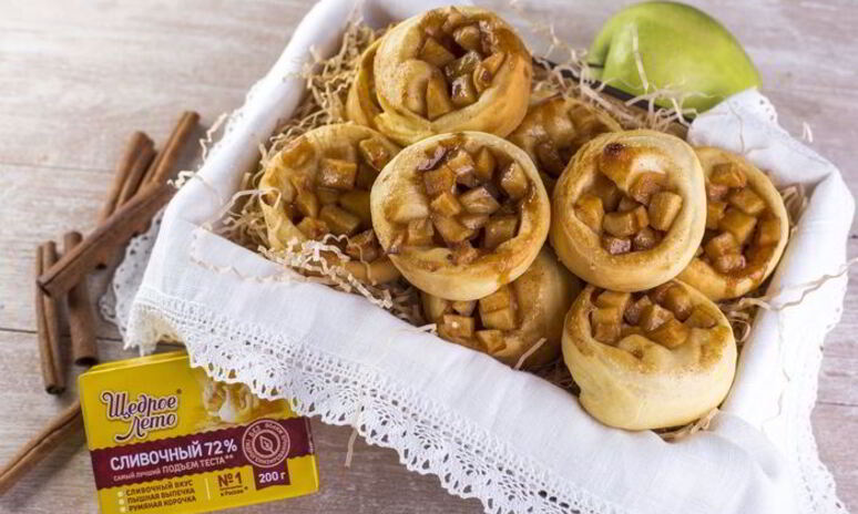 Рецепт булочки с яблоками и корицей