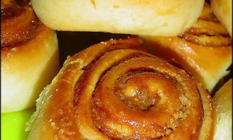 Рецепт булочки с яблоками, изюмом и сгущенным молоком