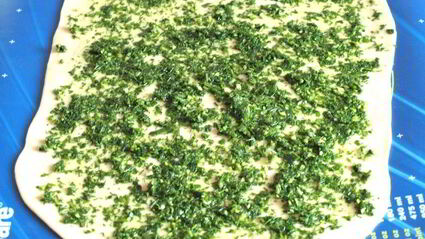 булочки с зеленым соусом