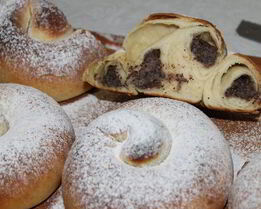 Испанские булочки Ensaimadas с украинской начинкой