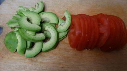 круассан с яйцом пашот