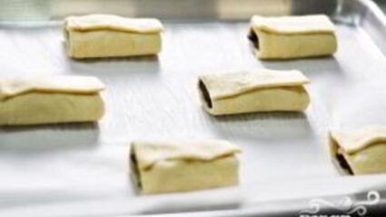 круассаны с шоколадом из слоеного теста