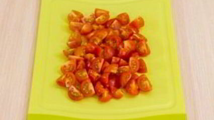 овощи с яйцом, запеченные в булочке