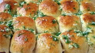Пампушки с чесночным соусом