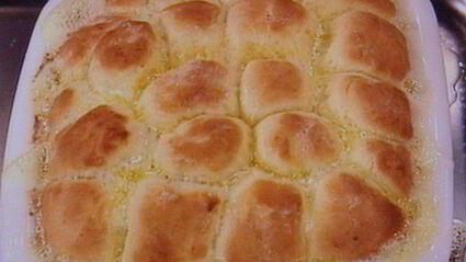 сдобные заливные булочки с глазированным яблоком