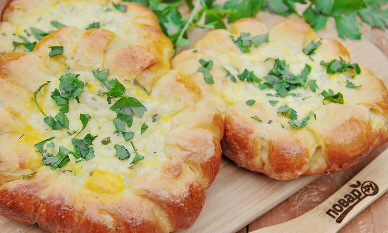 Рецепт ватрушки с творогом, брынзой и зеленью