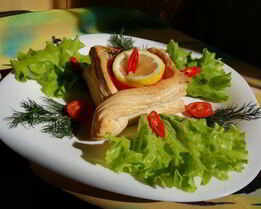 Быстрые слойки с семгой