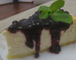 Чизкейк из творога с черничным топпингом