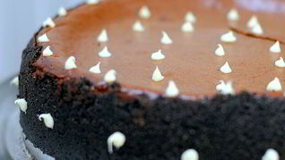 Чизкейк с горьким шоколадом и карамелью