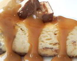 Чизкейк с карамельными батончиками