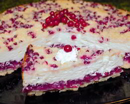 Чизкейк с красной смородиной