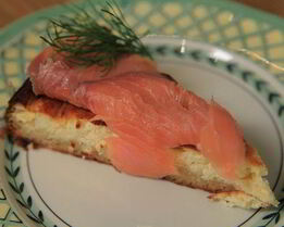 Чизкейк с семгой и грюйером