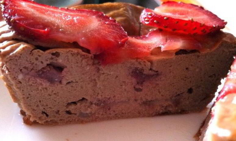 Рецепт шоколадный чизкейк с клубникой