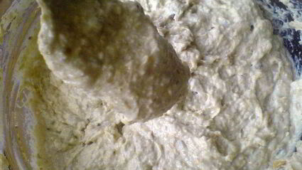 фруктовые кексы с лимонной глазурью и печенье золотистое с овсяными хлопьями