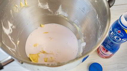 йогуртовые вишневые кексики с шоколадной крошкой