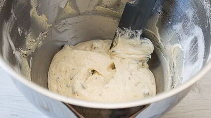 йогуртовые вишневые кексики с шоколадной крошкой