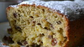 Кекс с ананасом и изюмом