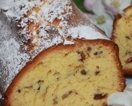 Кекс с изюмом и орехами