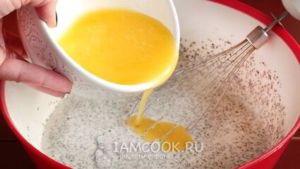 кекс с маком и изюмом