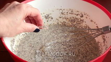 кекс с маком и изюмом