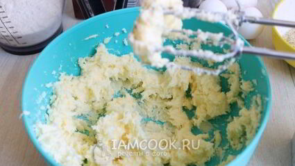 кекс с шоколадом и красным вином