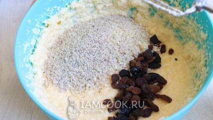 кекс с шоколадом и красным вином