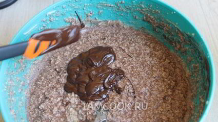 кекс с шоколадом и красным вином