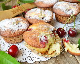 Кекс с вишней на сметане