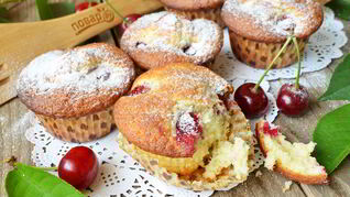 Кекс с вишней на сметане