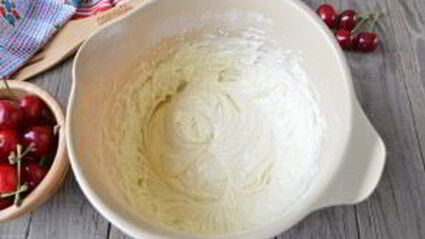 кекс с вишней на сметане