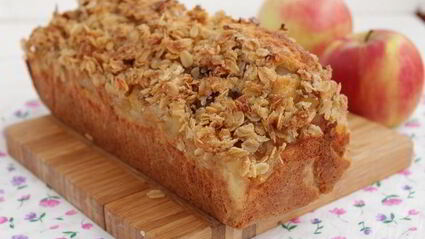 кекс с яблоками и овсяным штрейзелем