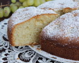 Миндальный кекс с виноградом