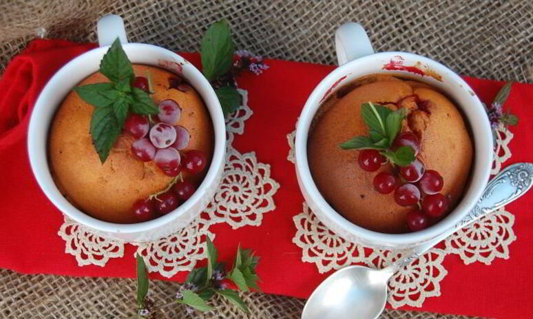 Рецепт пряные томатные кексы с красной смородиной