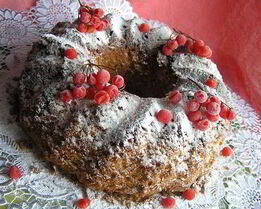 Рождественский миндальный кекс с брусникой