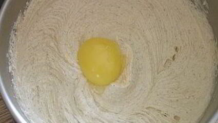 рождественский миндальный кекс с брусникой