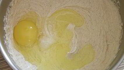 рождественский миндальный кекс с брусникой