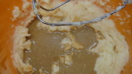 шоколадно-кофейный капкейк с пряной карамелью